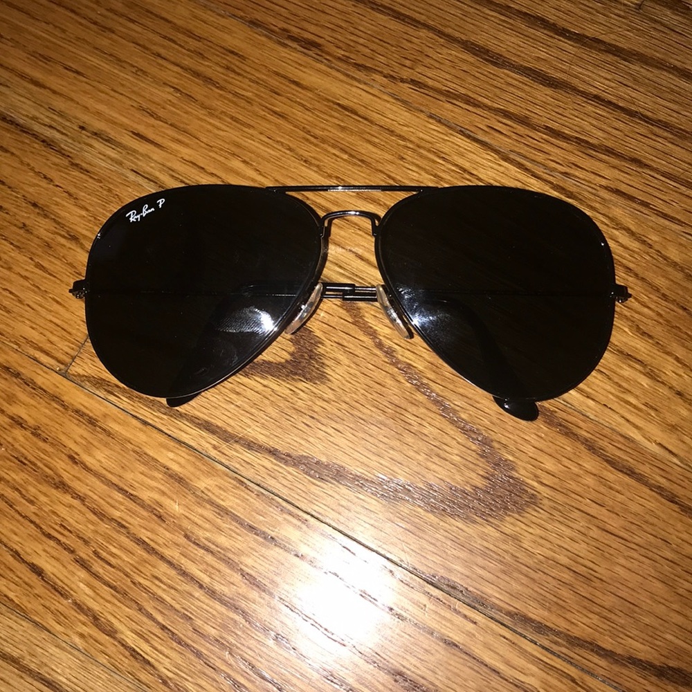 Ray ban large all black aviators— a classic!